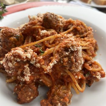 Via Vai Cucina Italiana signature dishes Pollo alla Parmigiana
Bolognese
Polpette Al Sugo